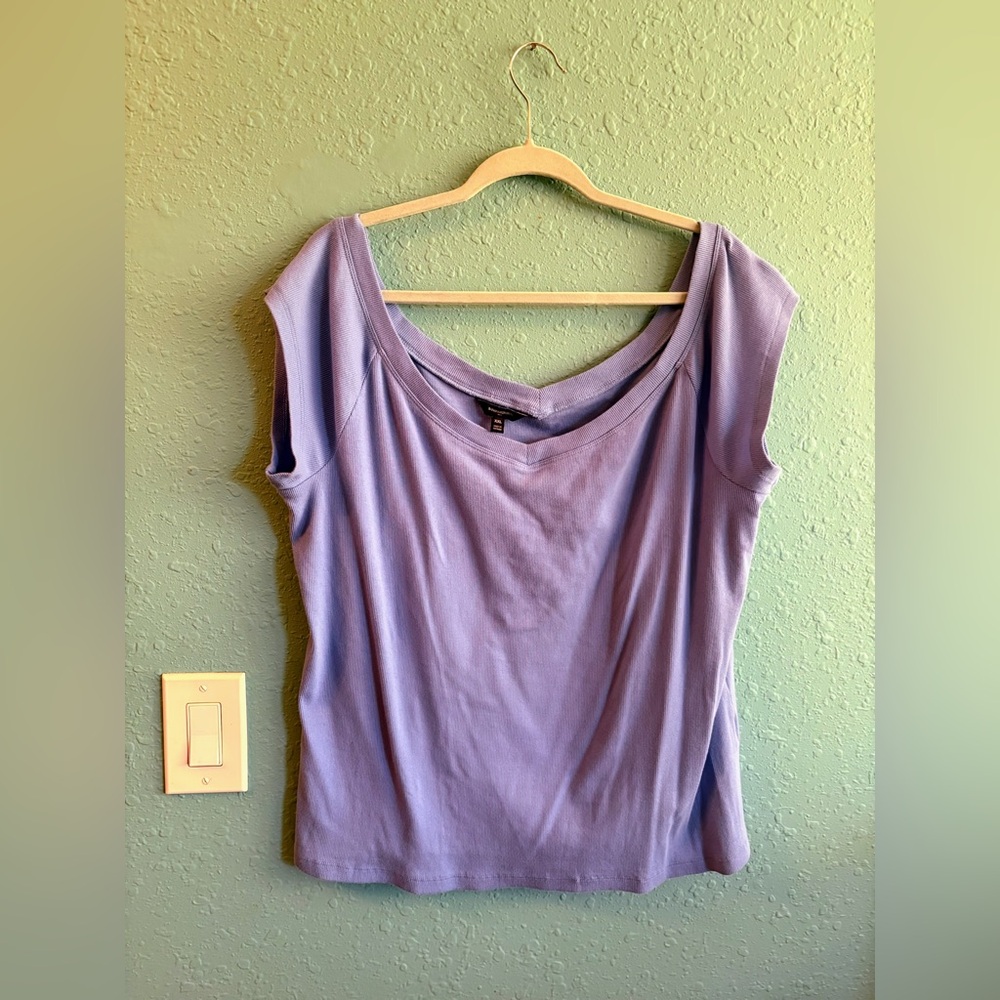 Banana Republic light blue ribbed t-shirt. Excellent condition. 24.5” length - Picture 2 of 3